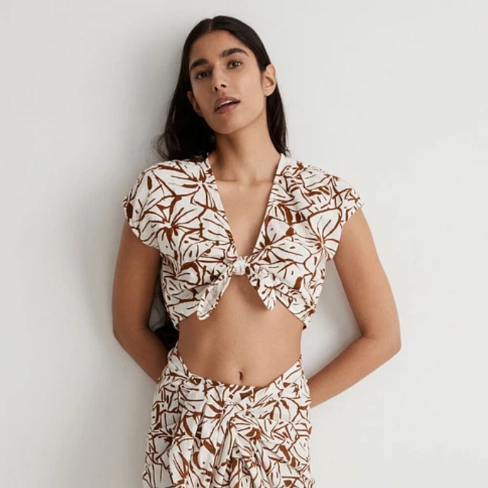 Double Gauze Tie Front Cropped Top in Abstract Floral Size Medium